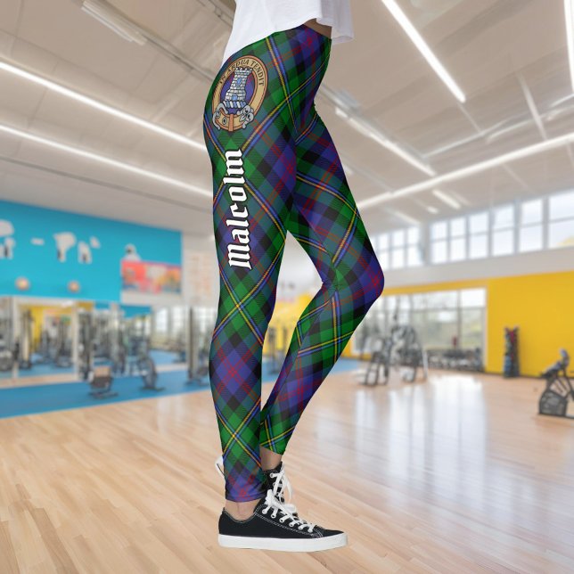 Clan Malcolm-Wappen über Tartan Leggings (Von Creator hochgeladen)