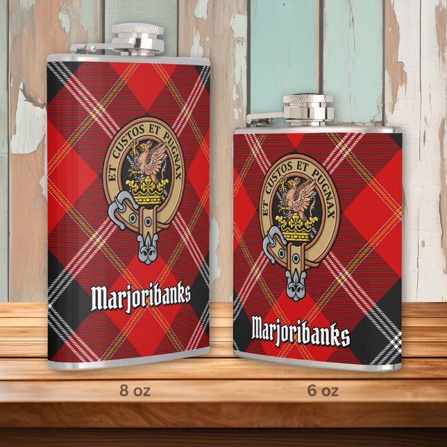 Clan Marjoribanks Wappen über Tartan Flachmann (Von Creator hochgeladen)