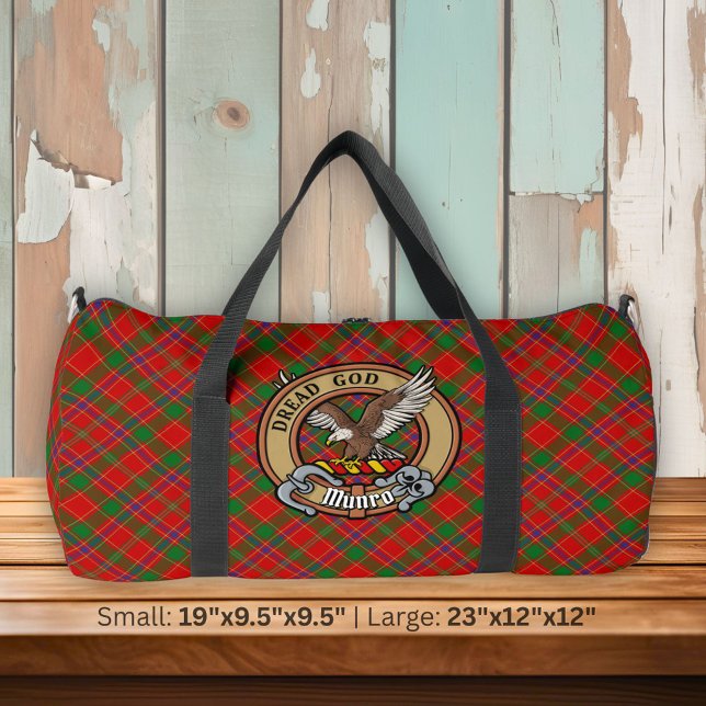 Clan Munro-Wappen über Tartan Duffle Bag (Von Creator hochgeladen)