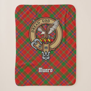Clan Munro-Wappen über Tartan Sherpadecke