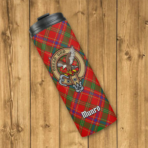 Clan Munro-Wappen über Tartan Thermosbecher