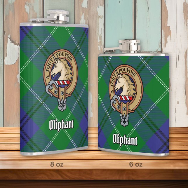 Clan Oliphant Wappen über Tartan Flachmann (Von Creator hochgeladen)