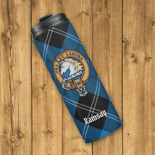 Clan Ramsay Wappen über Blue Hunting Tartan Thermosbecher