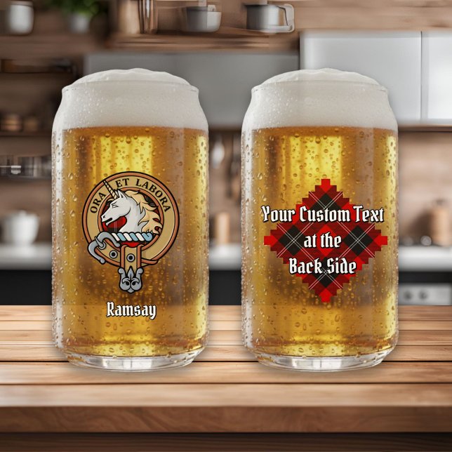 Clan Ramsay Wappen über Red Tartan Dosenglas (Von Creator hochgeladen)