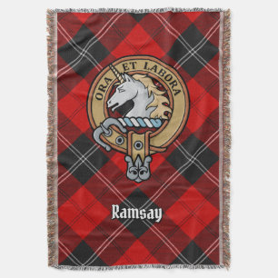Clan Ramsay-Wappen über rotem Tartan Decke