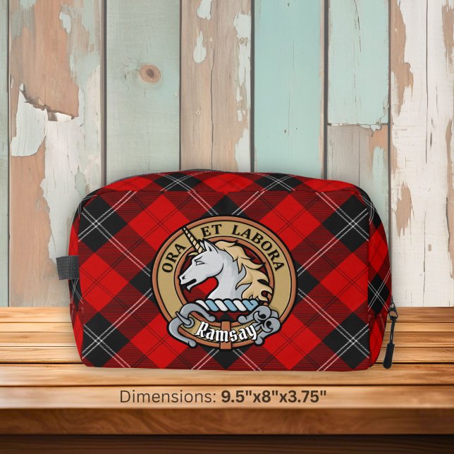 Clan Ramsay-Wappen über rotem Tartan Waschbeutel (Von Creator hochgeladen)