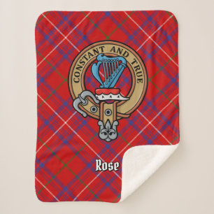 Clan Rose Wappen über Tartan Sherpadecke
