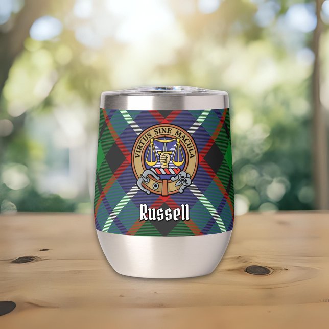 Clan Russell-Wappen über Tartan (Von Creator hochgeladen)