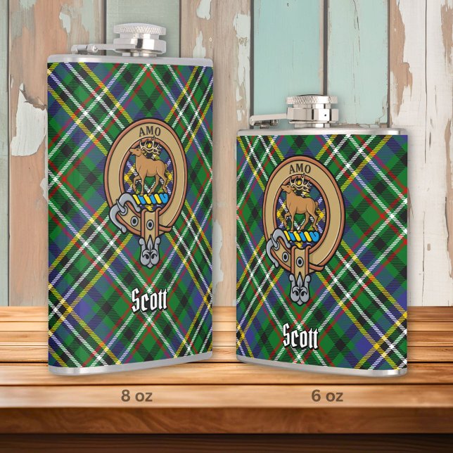 Clan Scott Wappen über Green Tartan Flachmann (Von Creator hochgeladen)