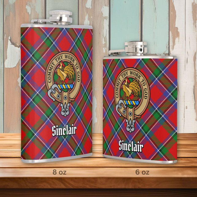Clan Sinclair Wappen über Tartan Flachmann (Von Creator hochgeladen)