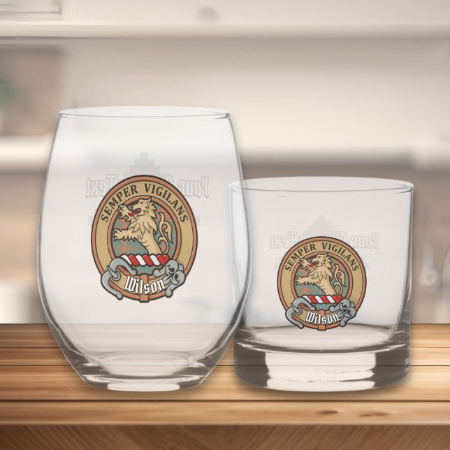 Clan Wilson Wappen über antikes Tartan Whiskyglas (Von Creator hochgeladen)