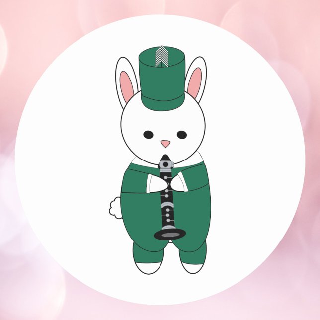 Clarinet Rabbit Marching Band Grün Weiß Runder Aufkleber (A sticker of a clarinet playing bunny rabbit wearing a green and white marching band outfit.)