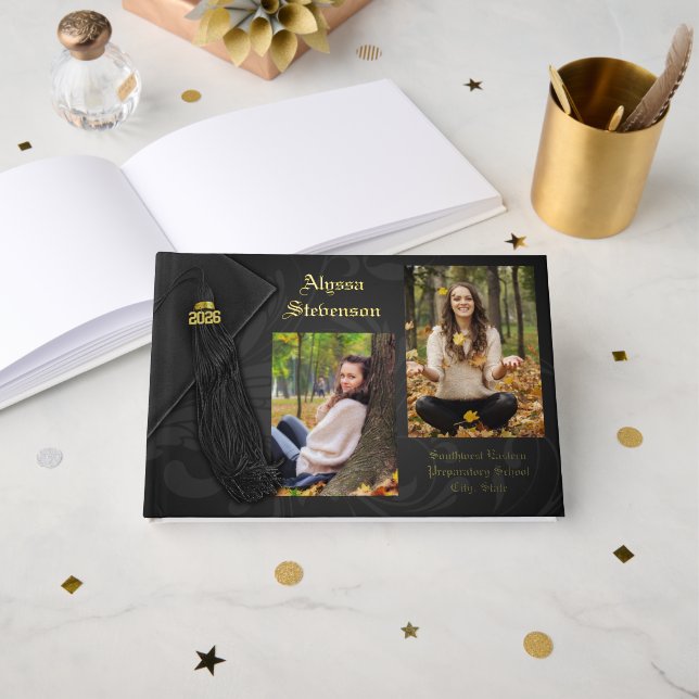 Class of 2026 Black Tassel Dignified Graduation Gästebuch (Vorderseite Offen)