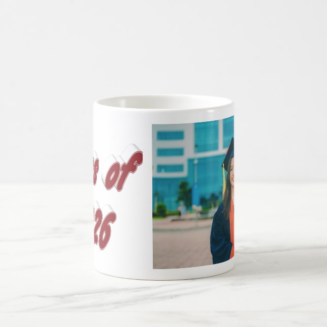 Class of 2026 burgundy typography graduation photo kaffeetasse (Mittel)
