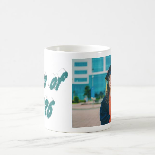 Class of 2026 green typography graduation photo  kaffeetasse (Mittel)