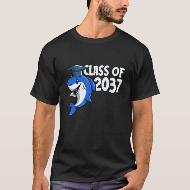 Class Of 2037 Shark Graduate Pre K Kindergarten Pr T-Shirt (Vorderseite)