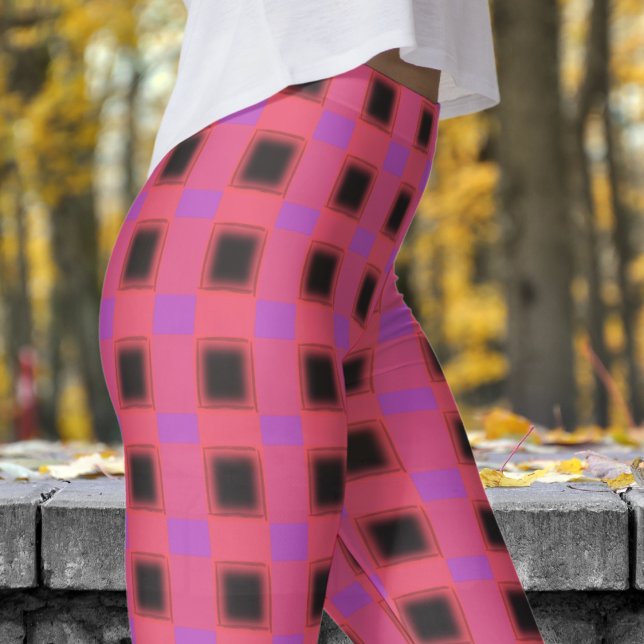 Classic Black and Deep Fuchsia Karo Pattern Leggings (Classic Black and Deep Fuchsia Check Pattern Leggings)