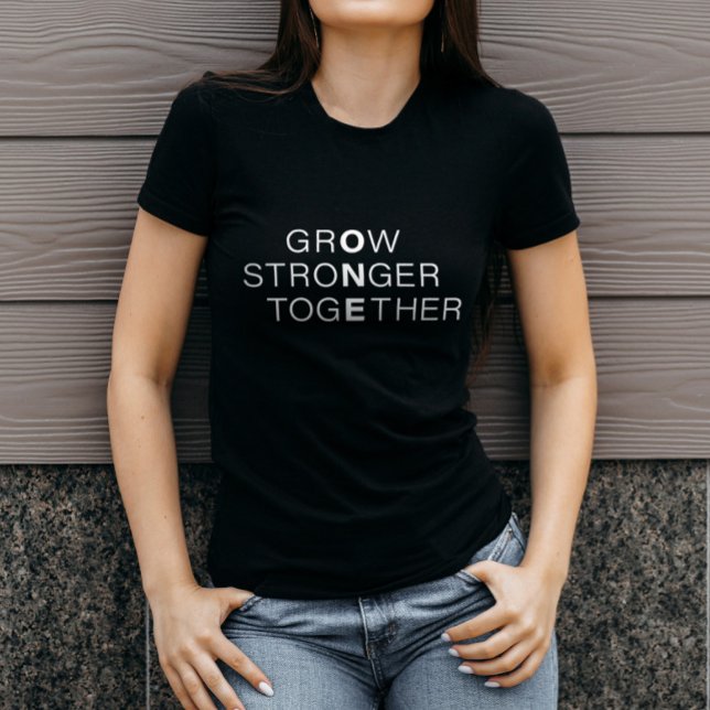 Classic Black and White GrOw StroNger TogEther T-Shirt (Von Creator hochgeladen)