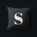 Classic Black Initial Mit Monogramm Outdoor Pillow Kissen<br><div class="desc">Klassisches Schwarzes Initial Mit Monogramm Outdoor Kissen. Dekoratives Kissen im Freien mit einem Single. Schnell und einfach personalisieren.</div>