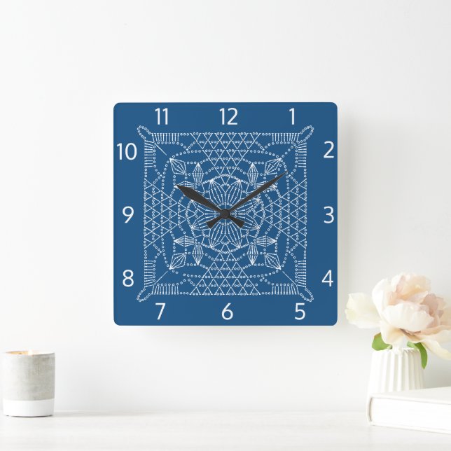 Classic Blue Crochet Chart Square Wall Clock Quadratische Wanduhr (Zuhause)