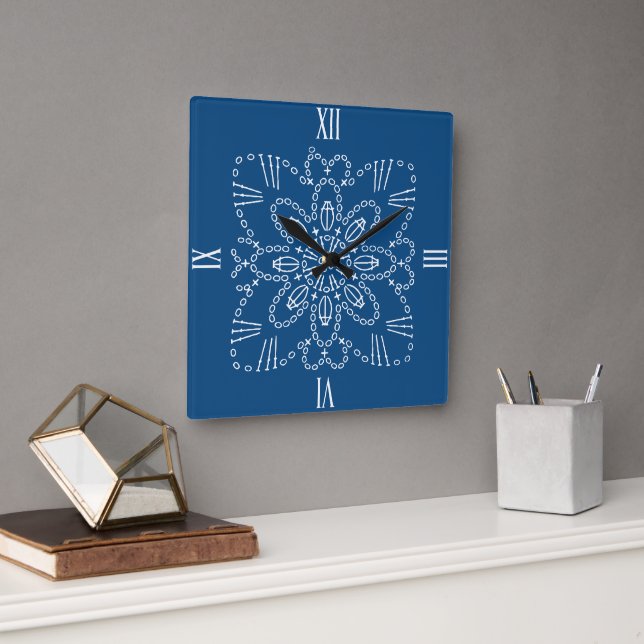 Classic Blue Crochet Chart Square Wall Clock Quadratische Wanduhr (Büro)