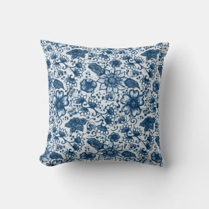 Classic Blue Hues   Bohemische Blume Kissen