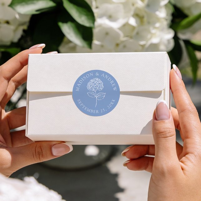Classic Blue Hydrangea Personalized Wedding Runder Aufkleber (Von Creator hochgeladen)