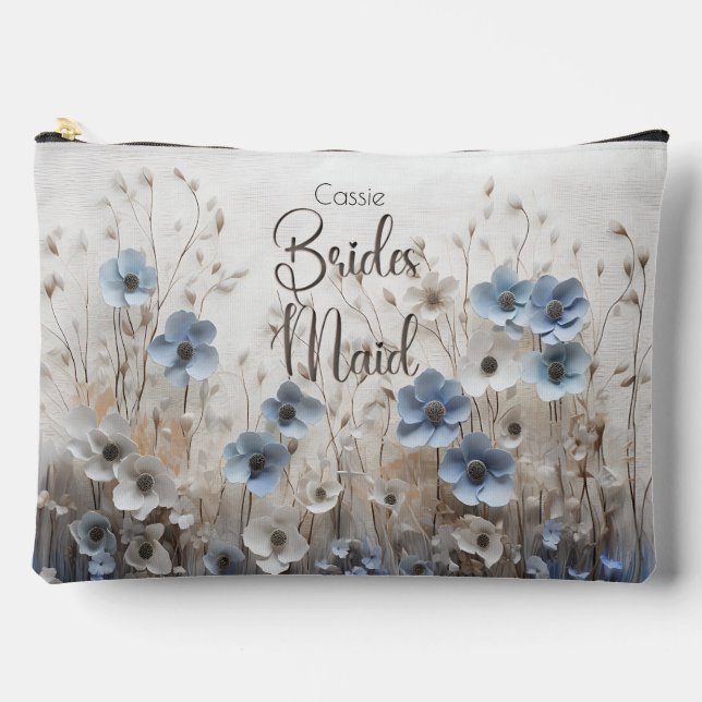 Classic Blue Ivory Romantische Blume Bridesmaid Zubehörtasche (Vorderseite)