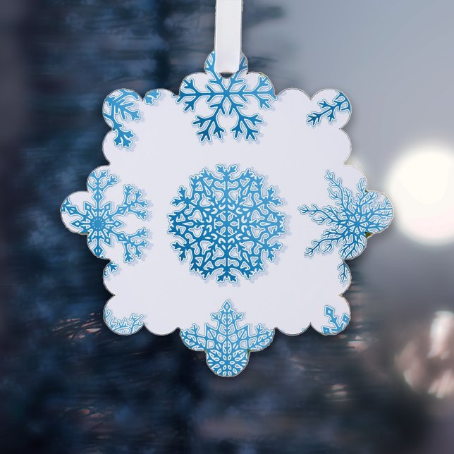 Classic Blue & White Snowflakes Weihnachten Ornament Karte (Von Creator hochgeladen)