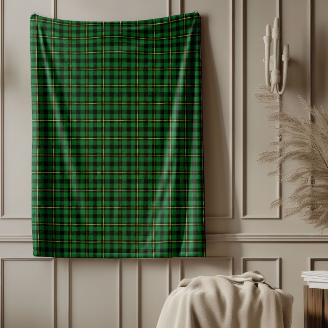 Classic Christmas Green Gold Tartan Kariert Fleecedecke (Classic Christmas Tartan Plaid Blanket Red and Green)