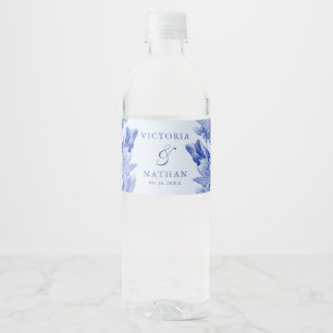 Classic Dusty Blue und White Floral Wedding Wasserflaschenetikett