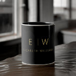 Classic Elegant Black Gold Minimalistisch Monogram Zweifarbige Tasse<br><div class="desc">Erhöhen Sie Ihre Morgenroutine mit unserer Black and Gold Modern Minimalistisch Monogram Name Coffee Tasse. Diese elegante und stilvolle Tasse bringt eine Touch zeitgenössischer Eleganz in Ihr tägliches Kaffeemitual. Mit einem minimalistischen Design in klassischem Schwarz und Weiß, das in der Küche oder im Büro eine vielseitige Ergänzung darstellt. Das herausragende...</div>
