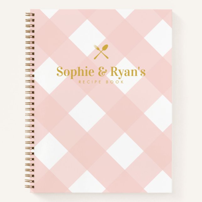 Classic Elegant Blush Pink Gingham Paare Rezept Notizbuch (Vorderseite)