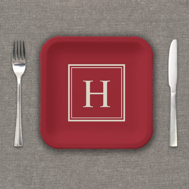 Classic Elegant Monogram auf Cranberry Red Pappteller (Personalize this plate with your monogram initial.)
