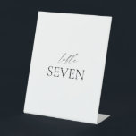 Classic Elegant Schwarz-weiß Wedding Tischnummer P Sockelschild<br><div class="desc">Dieses Minimalistische Elegant Wedding Tischnummer Sign wird Ihre Hochzeitsfeier mit einer Touch Eleganz bereichern! Fügen Sie jede Tischnummer hinzu,  ändern Sie die Hintergrundfarbe und Schriftart Farben frei! Matching Artikel aus derselben Sammlung sind auch in meinem Geschäft WOWweds verfügbar.</div>