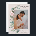 Classic Elegantes, gemaltes Foto mit 2 Farben | Bl Save The Date<br><div class="desc">Diese hübschen Save the Date Fotokarten sind mit einem böhmischen Blumendesign in Weiß, Rosa, Rosa, Pfirsich, Blau und Grüntönen gestaltet. Die Hintergrundfarbe kann auf jede gewünschte Farbe angepasst werden (sowohl auf der Rückseite als auch auf der Vorderseite). Textdateien werden zur weiteren Personalisierung auf der Kartenrückseite gespeichert. Zwei Bildvorlagen - eine...</div>