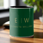 Classic Emerald Green Gold Minimalistisch Monogram Zweifarbige Tasse<br><div class="desc">Genießen Sie Ihr Lieblingsgetränk mit dieser smaragdgrünen, minimalistisch-monogramm Kaffeemaschine mit einer Tasse von zwei Tönen. Mit seinem smaragdgrünen Hintergrund, der eleganten Goldtypografie und der eleganten, modernen Gestaltung verbindet dieser personalisierte Schlamm zeitlosen Luxus mit dem alltäglichen Stil. Perfekt als Hochzeitsgeschenk, Jubiläumsgeschenk, Firmengeschenk oder eine elegante Ergänzung Ihrer eigenen Küche. Passen Sie...</div>