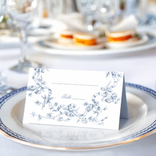  Classic French Blue Flowers & Ribbons Wedding Platzkarte (Von Creator hochgeladen)