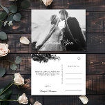 Classic Gothic White Wedding Foto Vielen Dank Postkarte<br><div class="desc">Die zeitlose Faszination unseres klassisch-gotischen White Wedding Fotos Danke Postard Design, wo Eleganz auf das Ätherische trifft. Eine bezaubernde Touch dunkler Romantik, die mit faszinierenden botanischen Motiven geschmückt ist. Die weiße Umgebung ist mit üppig blühenden Kirschen und zarten Rose geschmückt, die eine verführerische Eleganz ausstrahlen. Das Hotel bietet eine ästhetische...</div>