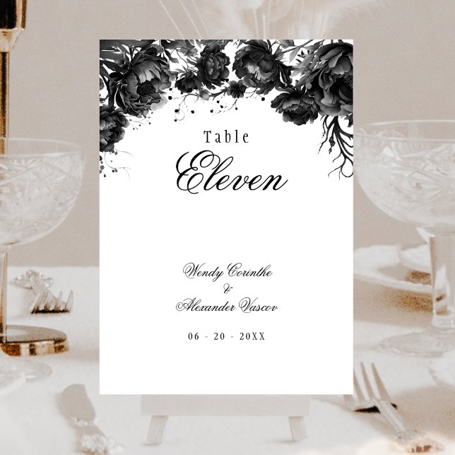 Classic Gothic White Wedding Tischnummer Card (Von Creator hochgeladen)