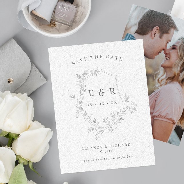 Classic Gray Blätter Wappen Monogram Wedding Foto Save The Date (Von Creator hochgeladen)