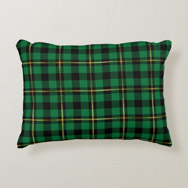 Classic Holiday Plaid – Cozy Christmas Pillow  Dekokissen (Vorderseite)