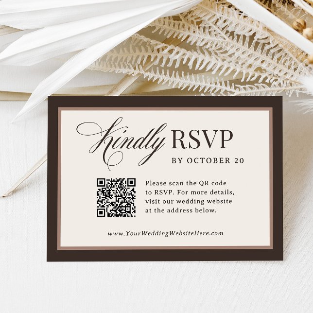 Classic Luxe | Braunes Neutrales QR-Code-Hochzeit RSVP Karte (Von Creator hochgeladen)