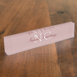 Classic Maroon Minimalistisch Two Monogram Namensplakette