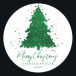 Classic Merry Christmas | Bold Kelly Green Tree Runder Aufkleber<br><div class="desc">Tis the season to decorate and entertain! Modern, dark, and moody abstract holiday tree and hand-lettered "Merry Christmas" in with a rich, luxe palette. This elegant festive design features a whimsical sparkly Christmas tree with a frisky paint splatter enhanced with faux metallic glitter. For other colors or matching products, please...</div>