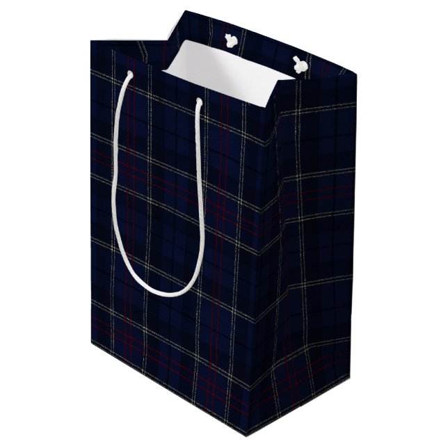 Classic Navy Blue Plaid Christmas Mittlere Geschenktüte (Rückseite Schrägansicht)