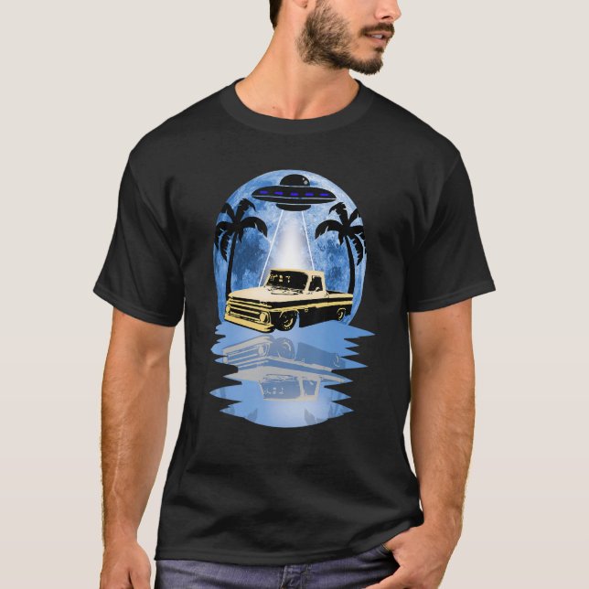 Classic Pickup Truck Spaceship Funny Flying Saucer T-Shirt (Vorderseite)