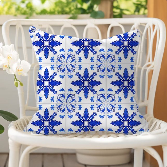 Classic Portuguese Tile Pattern Blue White Kissen (Von Creator hochgeladen)
