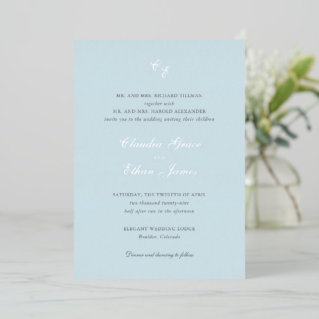 Classic Powder Blue Monogram Elegant Wedding Folieneinladung (Stehend vorne)