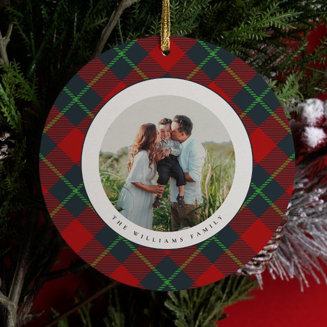 Classic Red and Green Plaid Family Photo Holiday Keramik Ornament (Von Creator hochgeladen)